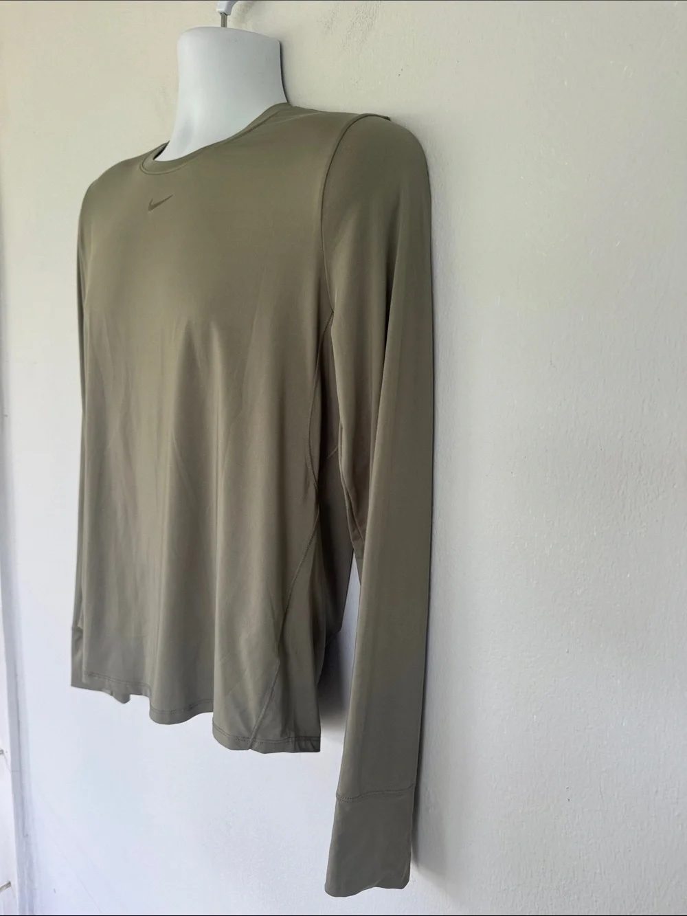 Nike One Dri-Fit olive gray men’s long sleeve thumb hole workout tee medium